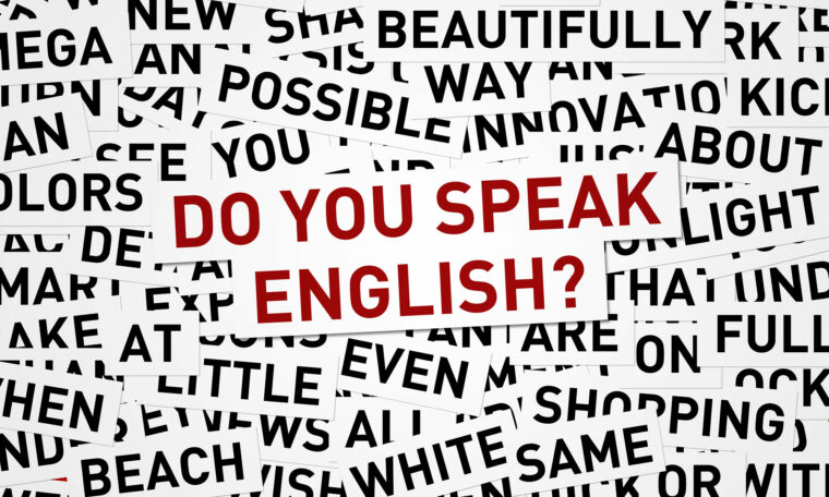 engelska ord i svart text på vit bakrund. Överst ”DO YOU SPEAK ENGLISH?” i röd text
