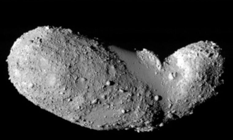 Asteroid avbildad i rymden.