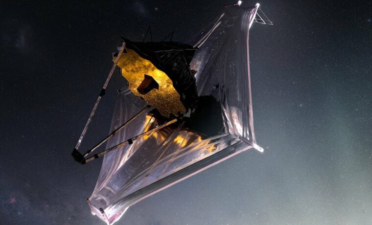 Teleskopet JWST framför en ljus bakgrund.