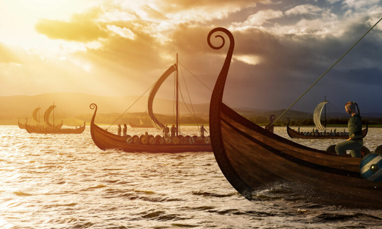 vikingabåtar i solnedgång
