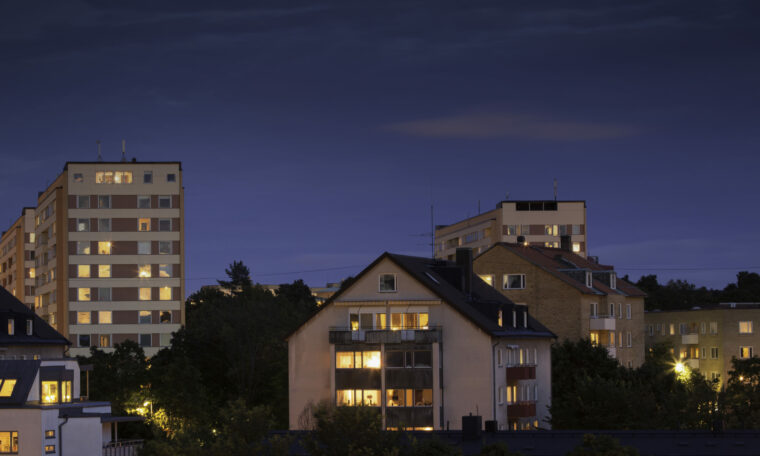 Kväll i förort.