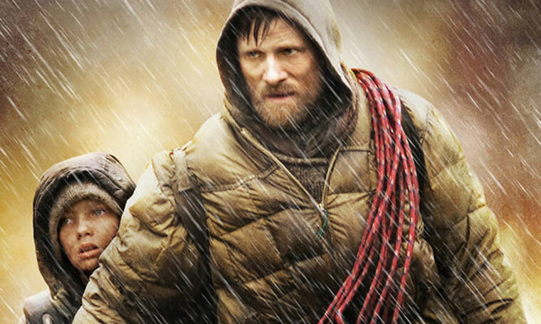 Skådespelarna Viggo Mortensen och Kodi Smit-McPhee i filmen The Road