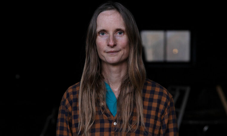 Anna Froster är årets mottagare av Natur & Kulturs populärvetenskapliga pris 2025.