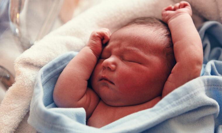 nyfödd bebis