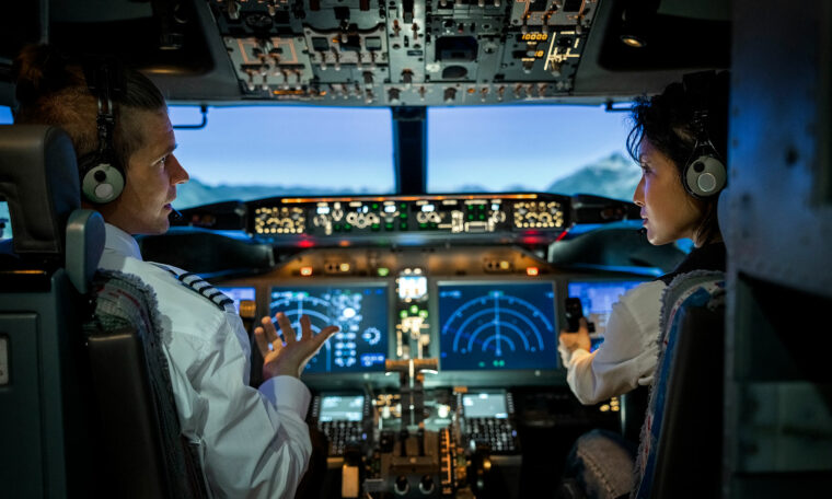 Piloter i cockpit