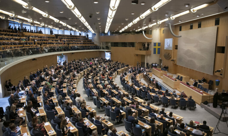 En fullsatt plenisal vid riksdagens öppnande hösten 2022.